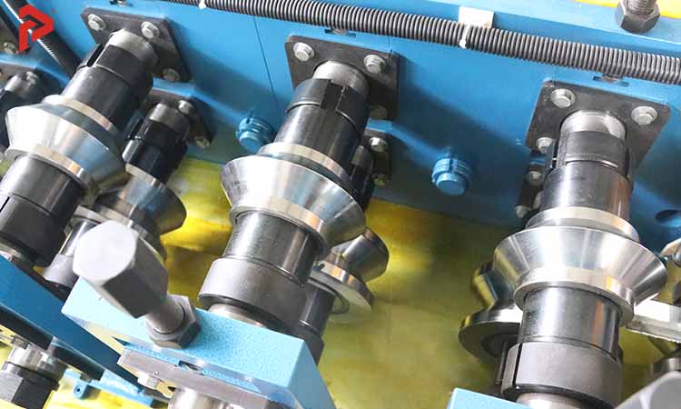 Angle iron roll forming machine